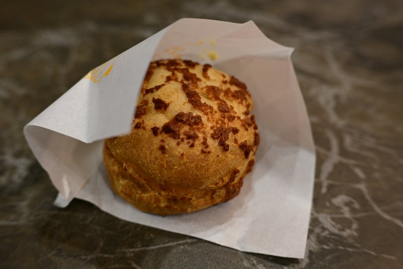 『紙に包まれたクッキー生地のシュークリーム』

📸 NIKON ZR + NIKKOR Z 35m...の画像