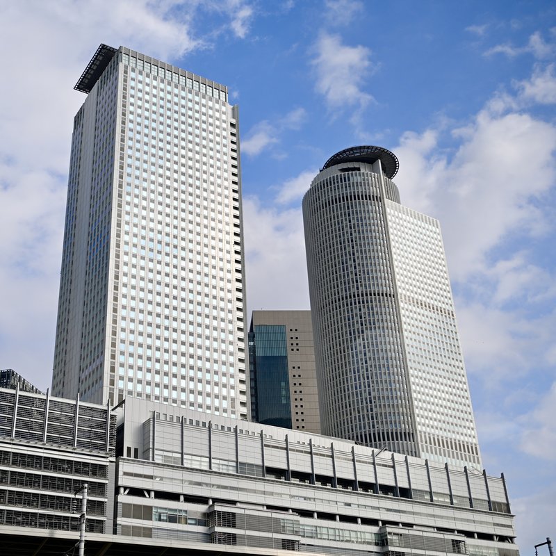 『都会の静けさと高層ビルの存在感』

📸 NIKON ZR + NIKKOR Z 35mm f/1...の画像